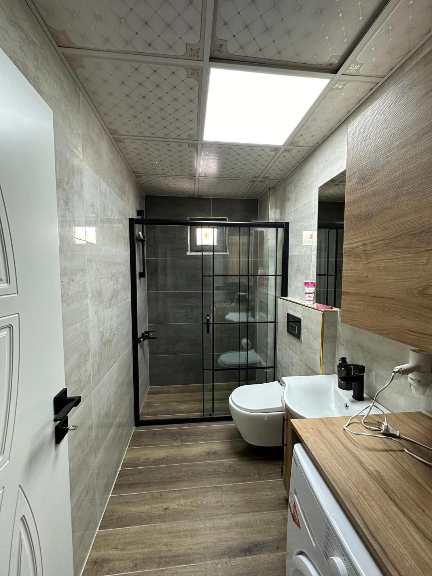 Denize Yakin Lueks Apartment